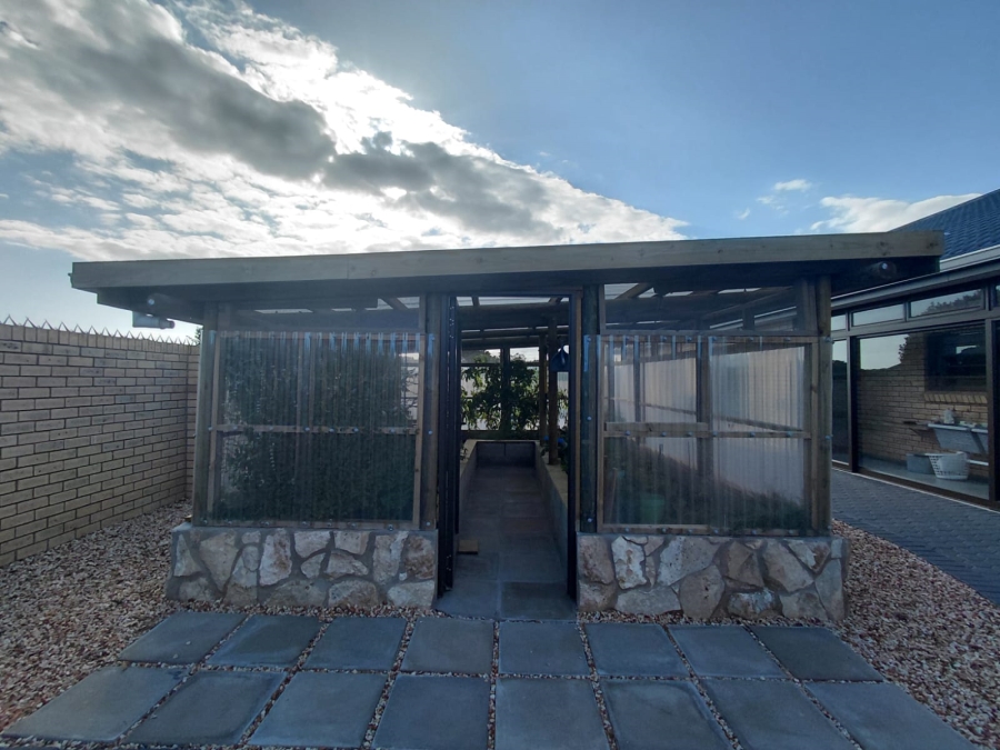 3 Bedroom Property for Sale in Stilbaai Wes Western Cape